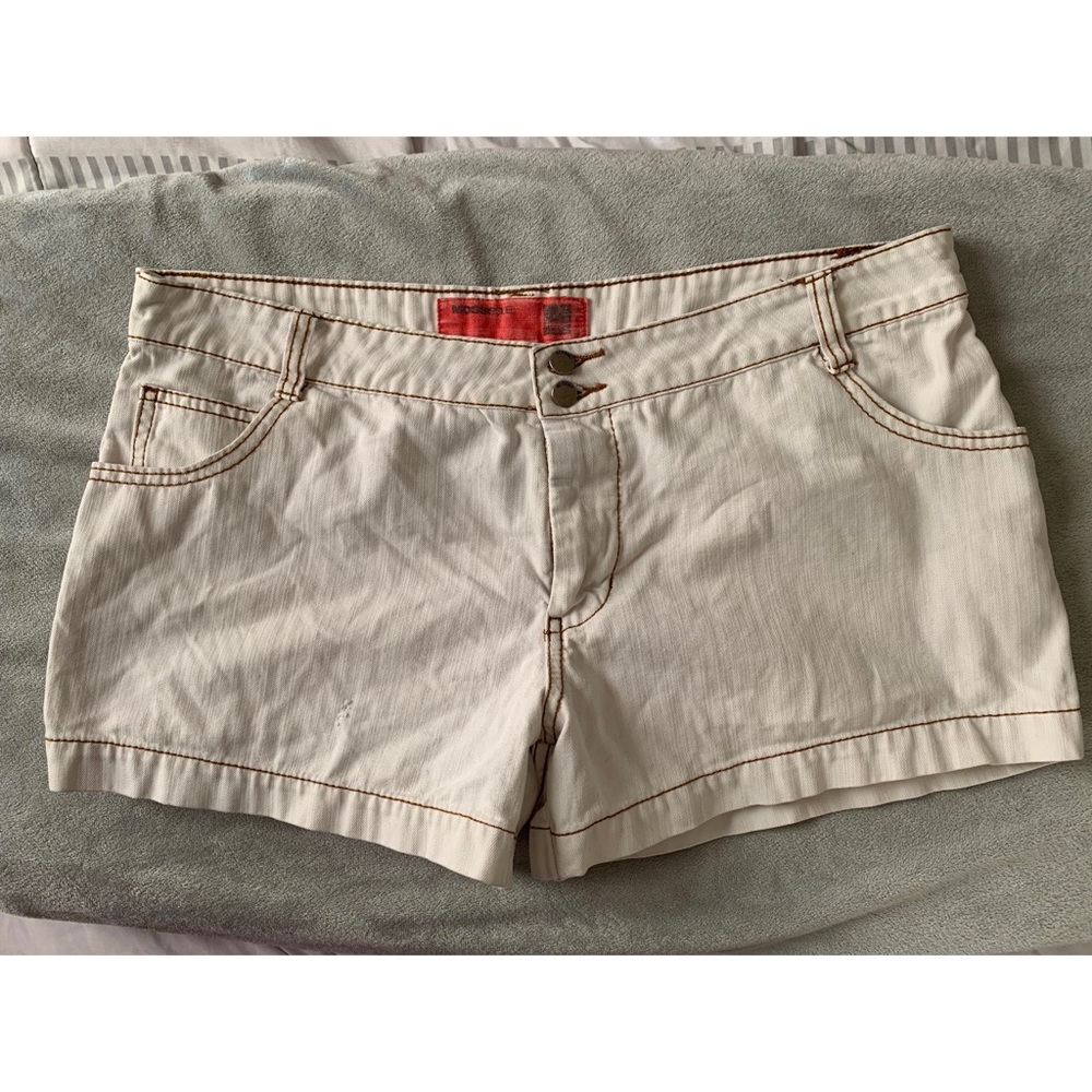 MOSSISSUE BY MOSSIMO white jean shorts
